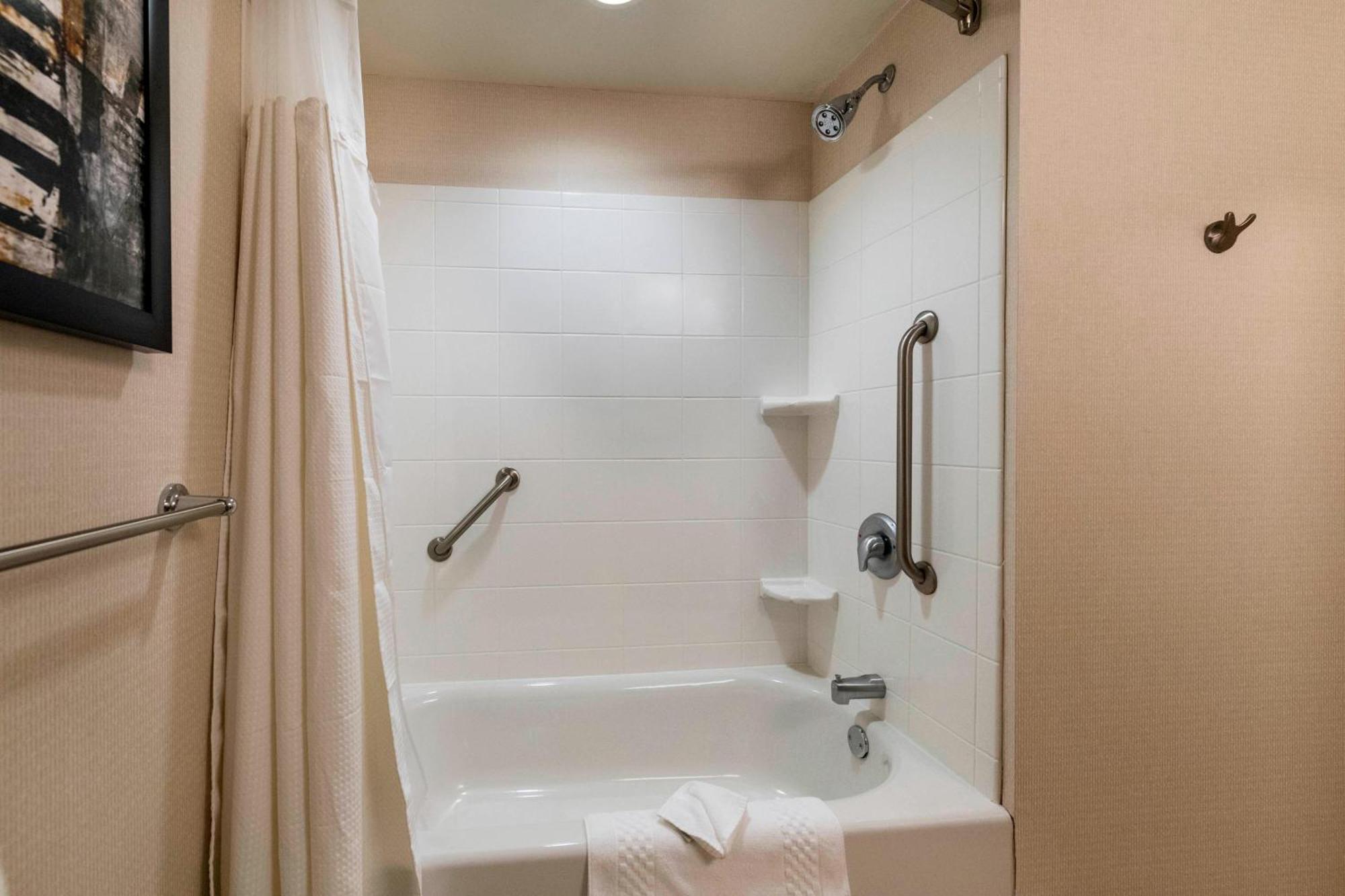 Courtyard By Marriott Atlanta Buford Mall Of Georgia Ngoại thất bức ảnh