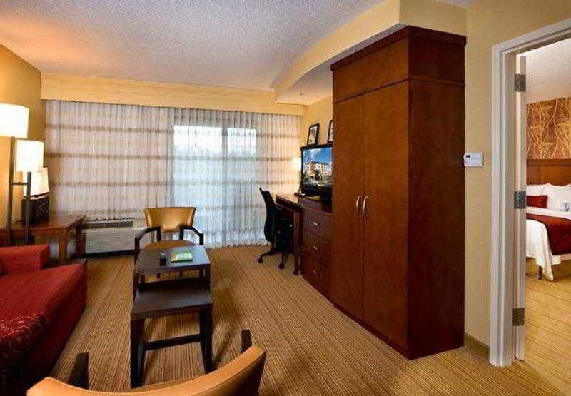 Courtyard By Marriott Atlanta Buford Mall Of Georgia Phòng bức ảnh